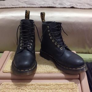 1460 DM's Wintergrip Leather Lace up Boots